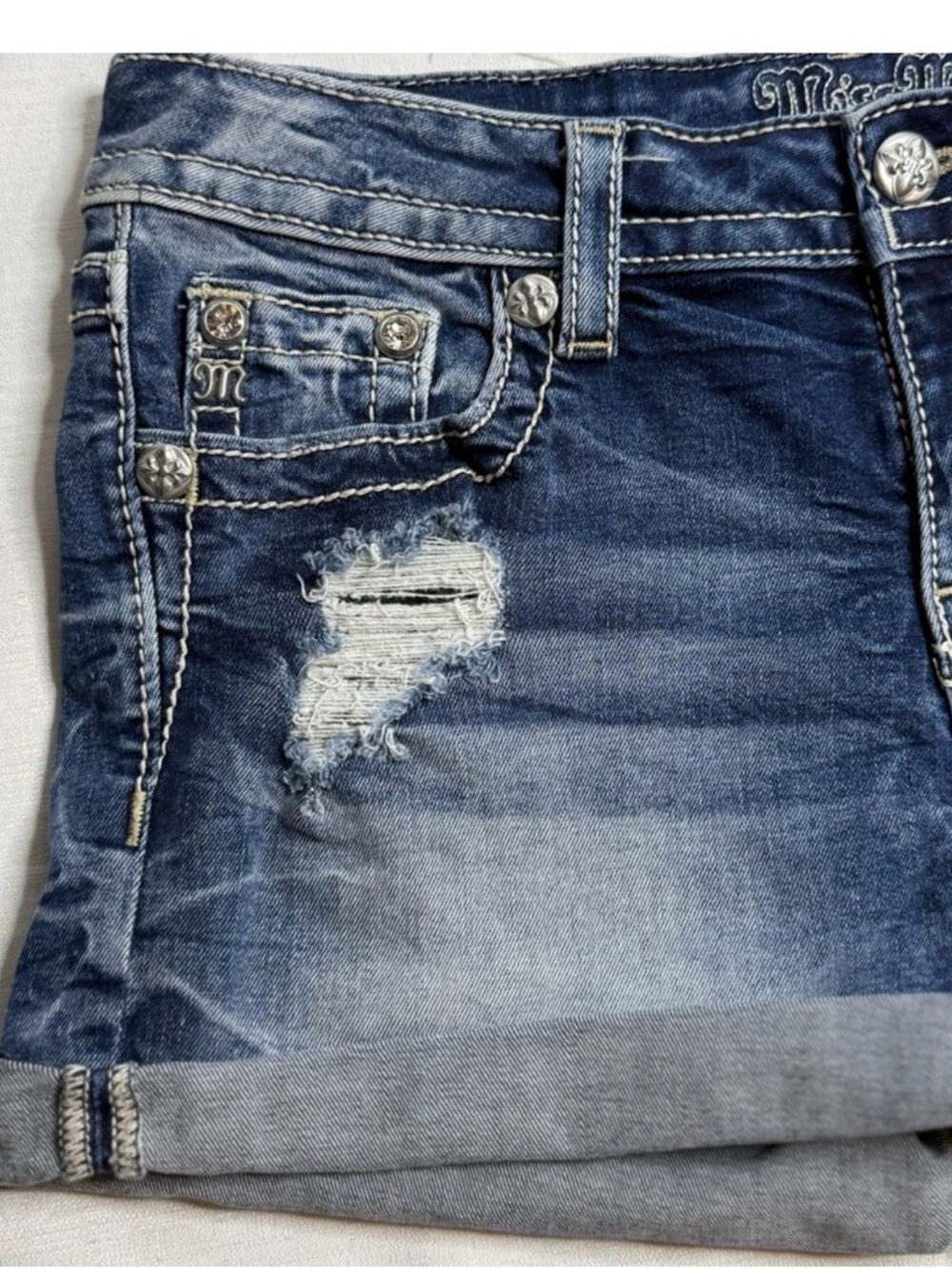 Miss Me Distressed Women’s Rolled Hem Denim Jean Shorts Size 28
